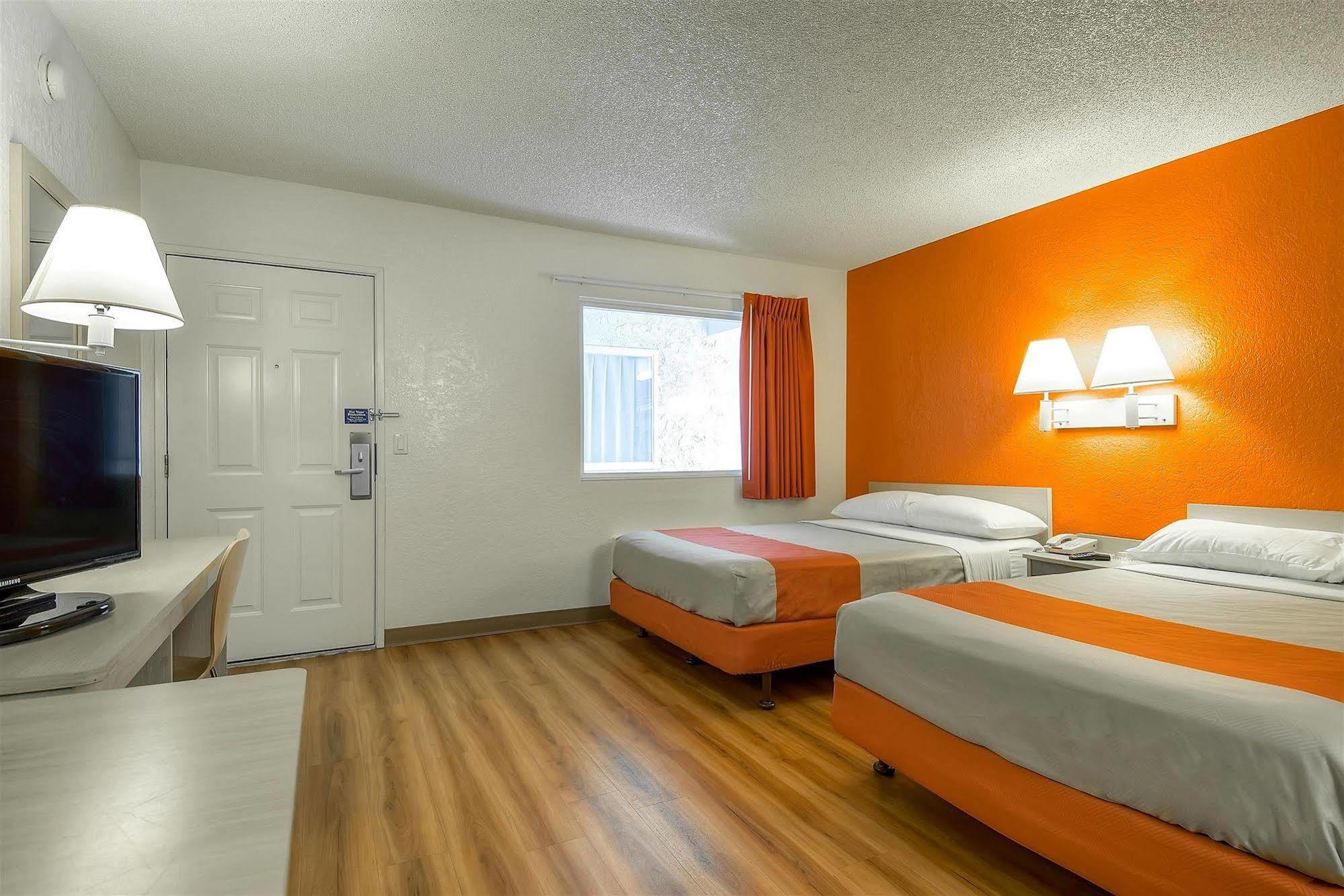 Motel 6-Norwalk, Ca - Los Angeles ภายนอก รูปภาพ